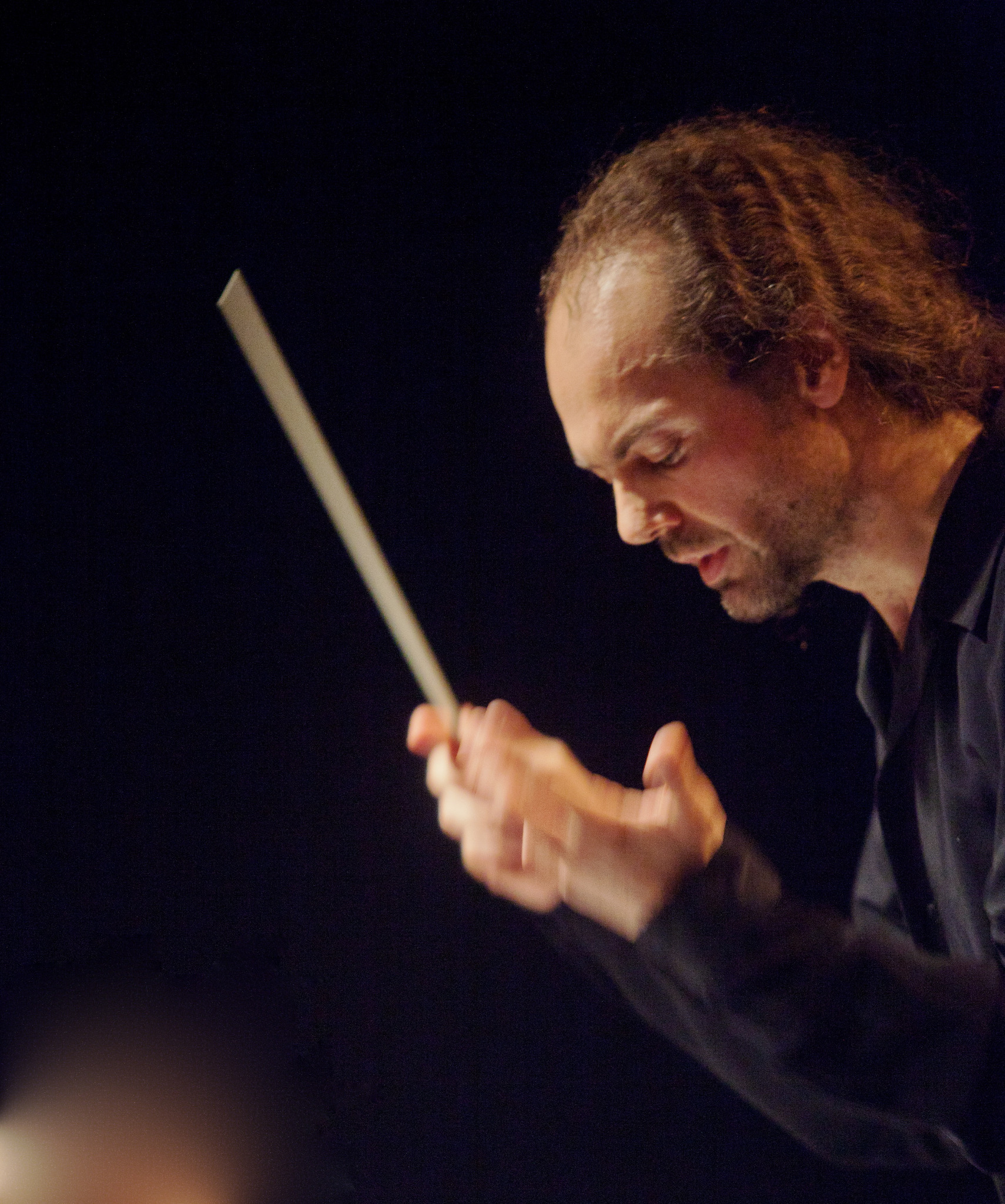 Octavio Vázquez conducting